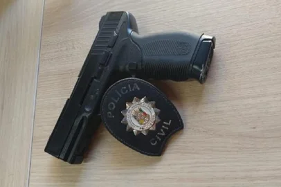 Polícia prende homem acusado de agredir ex-namorada e ameaçar vítima com arma falsa<!-- NICAID(16075835) -->