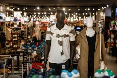 André Ávila / Agencia RBS URUGUAIANA, RS, BRASIL - 2024.03.26 - Uruguaiana é a capital brasileira de Free shops. Atualmente conta com 9 lojas, terá mais 3 ainda em 2024 e pelo menos uma nova será aberta em 2025. O impacto disso acelera o desenvolvimento da cidade e região. (Foto: André Ávila/ Agência RBS)<!-- NICAID(15722386) -->