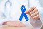 Março, mês de conscientização sobre o câncer colorretal. Fita azul. Foto: Jo Panuwat D / stock.adobe.comFonte: 722246269<!-- NICAID(15710765) -->