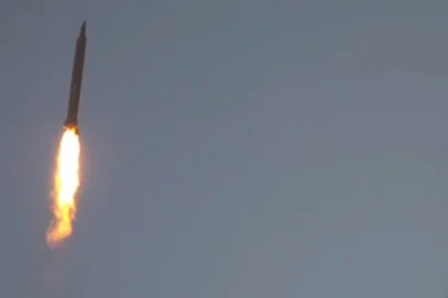 This video grab taken from handout footage released by the Iranian Revolutionary Guard Corps (IRGC) on March 21, 2026, appears to show what it describes as the launch of the 72nd wave of missiles carried out against Israeli targets and the US Armys Fifth Fleet. On February 28, Israel and the United States launched strikes on Iran killing its supreme leader and triggering a war that spread across the Middle East and unleashed chaos across global markets and sent oil prices soaring. (Photo by SEPAHNEWS.COM / AFP) / Israel OUT - XGTY / RESTRICTED TO EDITORIAL USE - MANDATORY CREDIT AFP -  SOURCE: SEPAHNEWS.COM  - NO MARKETING - NO ADVERTISING CAMPAIGNS  - DISTRIBUTED AS A SERVICE TO CLIENTS - NO RESALE - NO ACCESS ISRAEL MEDIA/PERSIAN LANGUAGE TV STATIONS OUTSIDE IRAN/ STRICTLY NO ACCESS BBC PERSIAN/ VOA PERSIAN/ MANOTO-1 TV/ IRAN INTERNATIONAL/RADIO FARDA - AFP IS NOT RESPONSIBLE FOR ANY DIGITAL ALTERATIONS TO THE PICTURE'S EDITORIAL CONTENT--Attention editors: AFP covers the war in the Middle East through its extensive regional network, including bureaus in Tehran, Jerusalem, and several neighboring countries. Since the start of the conflict, journalists have been working under increasingly restrictive conditions. Authorities in several countries have limited reporters' movements, photo and live video coverage from sensitive locations. Some governments and armed groups have banned images of missile or drone strikes and other security-related sites. / <!-- NICAID(16251464) -->