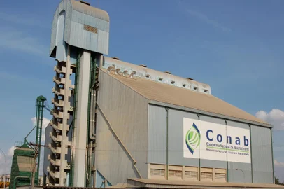 silo da conab<!-- NICAID(8642471) -->