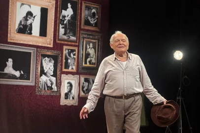 Othon Bastos no palco<!-- NICAID(16066744) -->