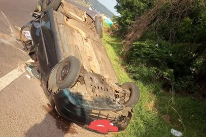 Motorista capota e fica gravemente ferido na RS-239<!-- NICAID(14965851) -->