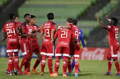 Independiente Medellin's forward Emerson Batalla (C) celebrates with teammates after scoring a goal during the Copa Libertadores group stage second leg football match between Venezuela's Metropolitanos and Colombia's Independiente Medellin at the Olimpico stadium in Caracas on June 8, 2023. (Photo by YURI CORTEZ / AFP)Editoria: SPOLocal: CaracasIndexador: YURI CORTEZSecao: soccerFonte: AFPFotógrafo: STF<!-- NICAID(15452043) -->