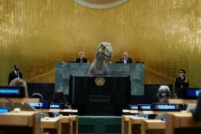 Vídeo promocional da ONU para a COP26 mostra dinossauro discursando a líderes mundiais para alertar para os riscos de extinção humana<!-- NICAID(14926512) -->