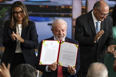 BrasÃ­lia (DF), 08/01/2026 - O presidente Luiz InÃ¡cio Lula da Silva participa da cerimÃ´nia relativa aos atos antidemocrÃ¡ticos de 8 de janeiro e assina veto integral ao PL da Dosimetria. Foto: Marcelo Camargo/AgÃªncia Brasil<!-- NICAID(16200150) -->