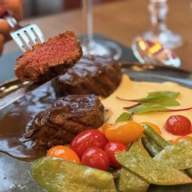 Gramado, Cinema Paradiso, carne, vinho, destemperados<!-- NICAID(16063245) -->