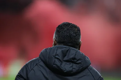 PORTO ALEGRE, RS, BRASIL, 30-07-2025: Inter e Fluminense, válido pela ida das oitavas de final da Copa do Brasil. Na imagem, o técnico, Roger Machado. Fotos: Renan Mattos/Agencia RBS<!-- NICAID(16091339) -->