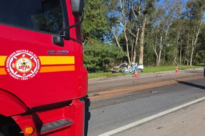 Acidente aconteceu no km 110 e foi o segundo com morte registrado nesta sexta-feira na rodovia, no município