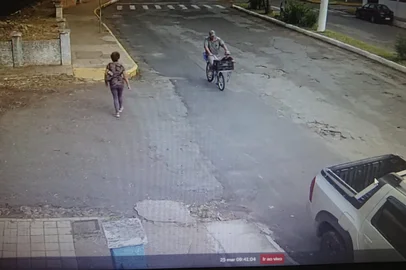 Pai circulou de bicicleta com filho por cerca de três horas antes de jogar criança da ponte; entenda a cronologia do crime<!-- NICAID(16003451) -->