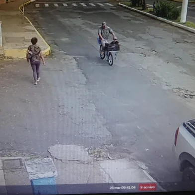 Pai circulou de bicicleta com filho por cerca de três horas antes de jogar criança da ponte; entenda a cronologia do crime<!-- NICAID(16003451) -->