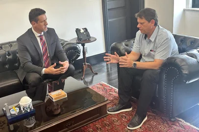 Deputado estadual do RS, Delegado Zucco (Republicanos), e governador de SP, Tarcísio Gomes de Freitas<!-- NICAID(16210591) -->