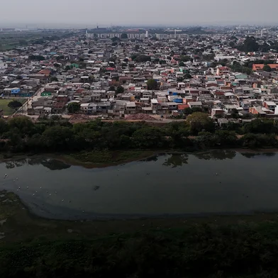 Porto Alegre, RS, BrasilUm ano após a enchente de 2024 Porto Alegre segue sem sistema de defesa contra inundações. Três das 14 comportas que deveriam compor o sistema de barreira de água do cais estão abertas e sem condições de operação. Na zona norte o bairro sarandi ainda não conta com a elevação do dique compatível com a nova cota de inundação. na foto: Dique do SarandiLocal: Porto Alegre<!-- NICAID(16023350) -->