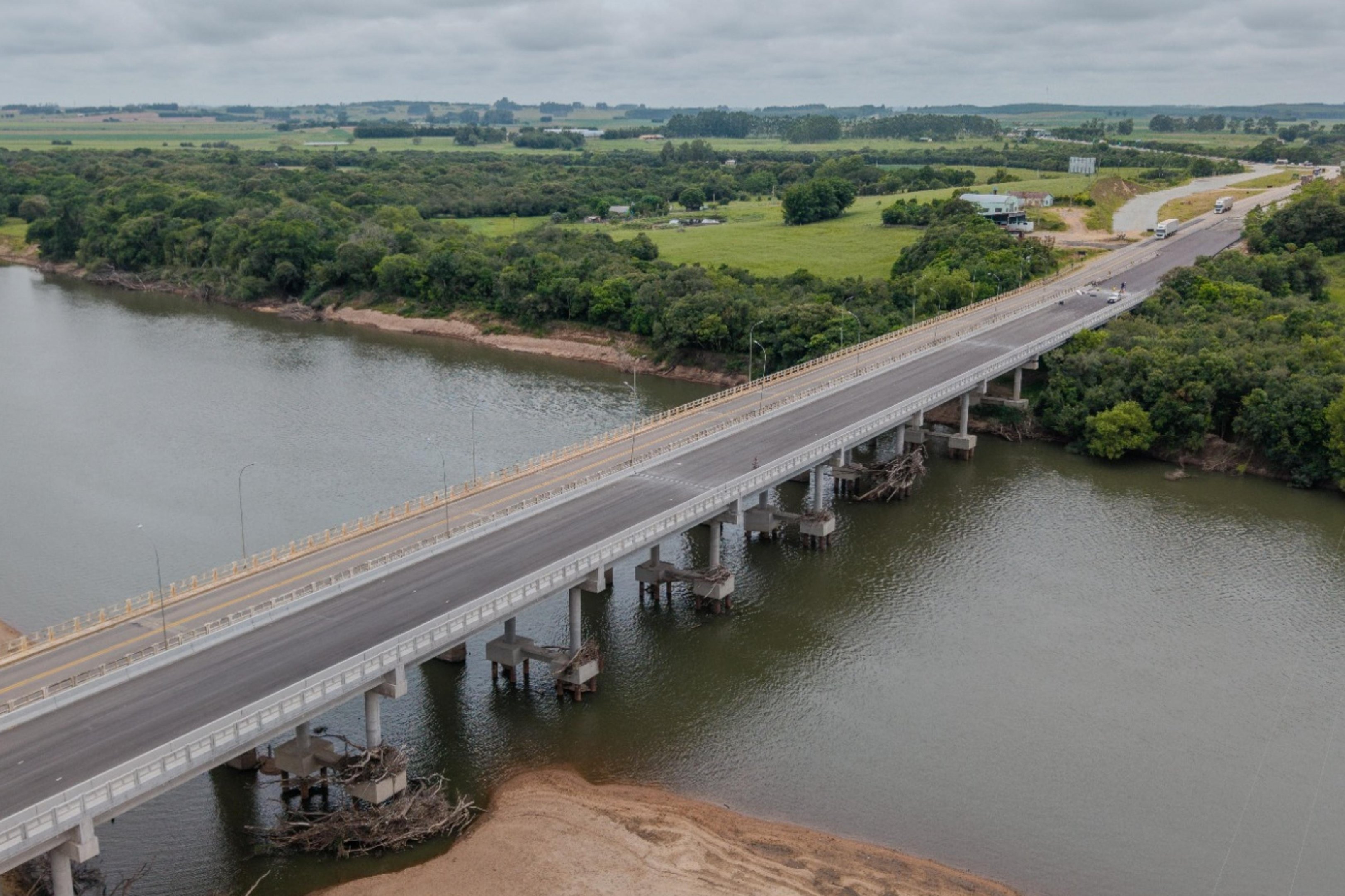 Nova ponte sobre o Rio Camaqu&atilde; ser&aacute; entregue nesta sexta-feira, em Cristal