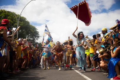 PORTO ALEGRE, RS, BRASIL, 28.01.2024: domingo com saída do Bloco da Laje. Foto: Camila Hermes/Agência RBS<!-- NICAID(15662704) -->
