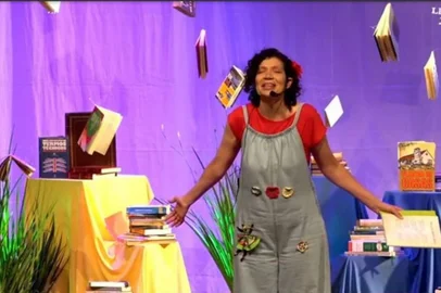 A Amiga do Livro desta edição da Feira é a pedagoga Aline Luz. Pós-graduanda em Literatura Infantil e Juvenil pela Universidade Cândido Mendes, a brincante Aline possui diversas formações na área da literatura e da musicalização infantil. Fundadora e compositora do Grupo Era uma vez...Dó, Ré, Mi, que visa a promoção da literatura através da música e do brincar, é proprietária do Na Ponta do Lápis Espaço da Criança em Caxias do Sul.<!-- NICAID(15476744) -->