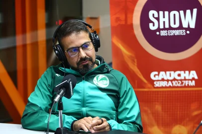 Porthus Junior / Agencia RBS CAXIAS DO SUL, RS, BRASIL, 20/01/2026. Presidente do Juventude, Fábio Pizzamiglio e presidende do SER Caxias, Roberto de Vargas, participam do programa Show dos Esportes no estúdio da Rádio Gaúcha Serra. (Porthus Junior/Agência RBS)<!-- NICAID(16207875) -->