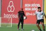 Roger esboça time no primeiro treino do Inter antes do jogo contra o São Luiz