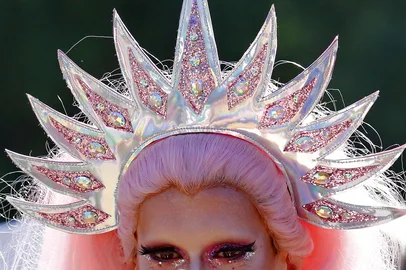 PORTO ALEGRE, RS, BRASIL 08/12/2019 - Tradicional evento que marca o aniversário de 50 anos do Levante de Stonewall celebra a comunidade LGBT+. (FOTO: ROBINSON ESTRÁSULAS/AGÊNCIA RBS)<!-- NICAID(14352165) -->