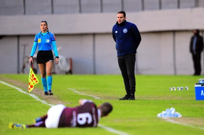 CAXIAS DO SUL, RS, BRASIL, 18/06/2022. Caxias x Cascavel, jogo válido pela 10ª rodada da primeira fase da série D do Campeonato Brasileiro e realizado no estádio Centenário. Na foto, técnico do Caxias, Thiago Carvalho. (Porthus Junior/Agência RBS)<!-- NICAID(15127365) -->