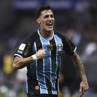 PORTO ALEGRE, RS, BRASIL, 08-08-2026: Grêmio x São Paulo, partida válida pela 22ª rodada do Campeonato Brasileiro 2026. O jogo ocorre na Arena, em Porto Alegre. Na foto, o jogador do Grêmio, Pavón. Foto: Bruno Todeschini/Grupo RBSIndexador: Bruno Todeschini<!-- NICAID(16342991) -->