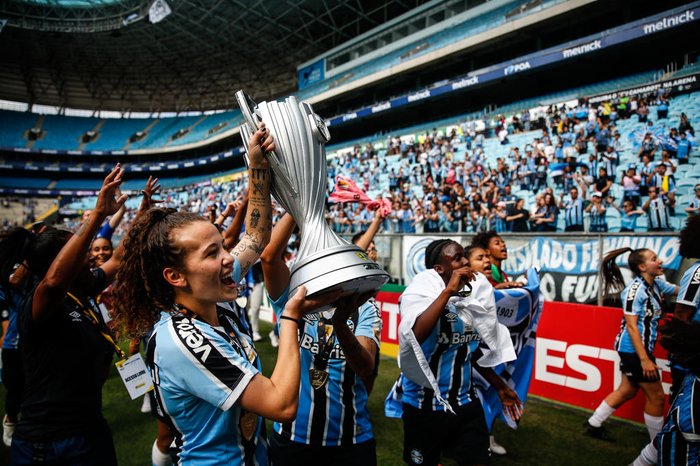 Candidatos à presidência do Grêmio respondem sobre time feminino jogar na Arena