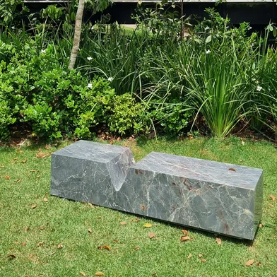 Obra rara de Zanini de Zanine é destaque exclusivo na Mostra Glass 2025Banco V, peça de 750 kg em mármore maciço, integra acervo do MAM-RJ e chega a Novo Hamburgo para apresentação única<!-- NICAID(16155338) -->