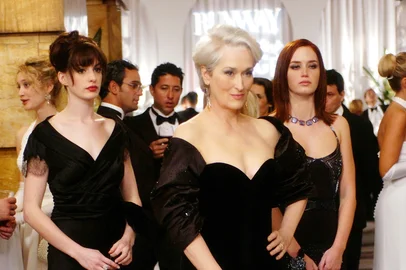 Meryl Streep, Anne Hathaway e Emily Blunt em O Diabo Veste Prada (2006)<!-- NICAID(15436609) -->