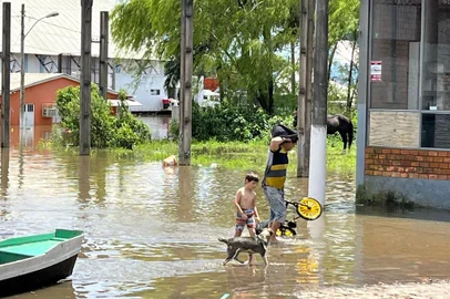 Ruas alagadas em São Jerônimo, no Rio Jacuí. Foto: Fábio Dal'Osto/Arquivo Pessoal<!-- NICAID(15602935) -->