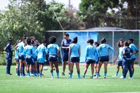 RS - GRÊMIO - As atletas do elenco tricolor treinam no Complexo da Ulbra, em Canoas, na data de 13/10/2025, em preparação para a Brasil Ladies Cup 2025. FOTO: CAROLINE MARTINS/GRÊMIO FBPA<!-- NICAID(16164847) -->