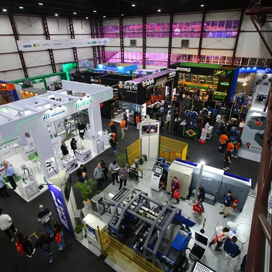 CAXIAS DO SUL, RS, BRASIL, 16/10/2025. 34ª Mercopar - feira de Inovação Industrial da América Latina, que acontece no parque Bernardino Ramos (Pavilhões da Festa da Uva) - movimento na tarde desta sexta-feira. Fotos gerais dos stands. (Porthus Junior/Agência RBS)<!-- NICAID(16149009) -->