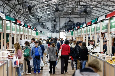 PORTO ALEGRE, RS, BRASIL, 03-11-2025: 3° ARGIFAM, a Feira da Agricultura Familiar em Porto Alegre, no Largo Glênio Peres. Fotos: Duda Fortes/Agencia RBS<!-- NICAID(16159496) -->