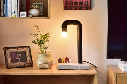 Coluna Maysa Bonissoni, luminária<!-- NICAID(15723843) -->