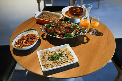 PORTO ALEGRE, RS, BRASIL, 11-12-2025: Especial de Natal: ceia acessível. Os bastidores da produção de uma ceia natal com insumos de baixo custo. Foto: Renan Mattos / Agência RBS<!-- NICAID(16185189) -->