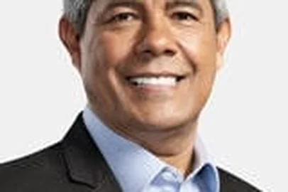 Jerônimo Rodrigues, 57 anos, concorre ao governo da Bahia no segundo turno das eleições de 2022.O candidato disputa o pleito pelo Partido dos Trabalhadores (PT).<!-- NICAID(15231376) -->