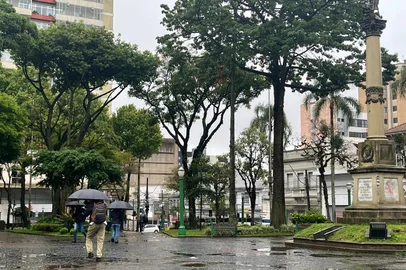 Possibilidade de temporal no sábado e sol no domingo: como fica a previsão do tempo na Serra<!-- NICAID(16163512) -->