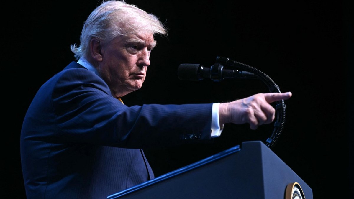 Trump mantém tarifa de 50% sobre o Brasil e alega interferência econômica e censura