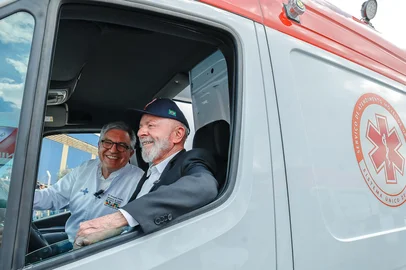 Lula e ministro da Saúde, Alexandre Padilha, entregam ambulâncias <!-- NICAID(15996077) -->