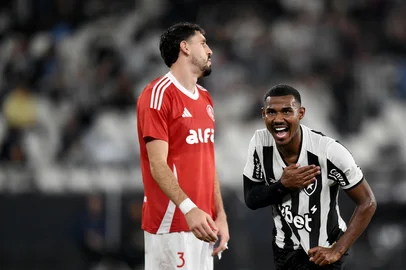 BOTAFOGO X INTERNACIONALRJ - BRASILEIRÃO/BOTAFOGO X INTERNACIONAL - ESPORTES - Igor Jesus, do Botafogo, comemora seu gol durante a partida entre Botafogo e Internacional válida pela oitava   rodada do Campeonato Brasileiro 2025, realizada no estádio Nilton Santos, na zona norte do Rio de Janeiro, na noite   deste domingo (11).   11/05/2025 - Foto: ANDRÉ FABIANO/CÓDIGO19/ESTADÃO CONTEÚDOEditoria: ESPORTESLocal: RIO DE JANEIROIndexador: ANDRÉ FABIANOFonte: CÃ³digo 19Fotógrafo: CÓDIGO19<!-- NICAID(16035092) -->