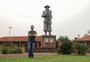 Quem é o escultor que cria monumentos de ídolos do regionalismo, como Jayme Caetano Braun, Mano Lima e Noel Guarany