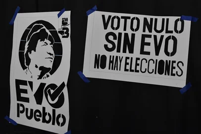 The logo of the "Evo Pueblo" party and a poster that reads "Null Vote. Without Evo, there are no elections" are pictured during the inauguration of a campaign house for the "Null Vote" ahead of the presidential elections in La Paz on August 4, 2025. Supporters of Evo Morales will promote null votes in Bolivia's presidential elections on August 17 as a protest against the former president's exclusion from the polls, his daughter Evaliz Morales told AFP on Monday. (Photo by JORGE BERNAL / AFP)<!-- NICAID(16100851) -->