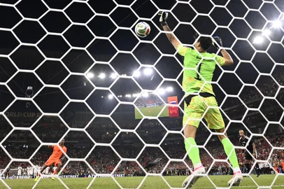 Morocco's goalkeeper #01 Yassine Bounou stops the penalty of Netherlands' forward #24 Crysencio Summerville during the penalty shootout of the 2026 World Cup round of 32 football match between the Netherlands and Morocco at the Monterrey Stadium in Guadalupe on June 29, 2026.  (Photo by Alfredo ESTRELLA / AFP)<!-- NICAID(16316999) -->
