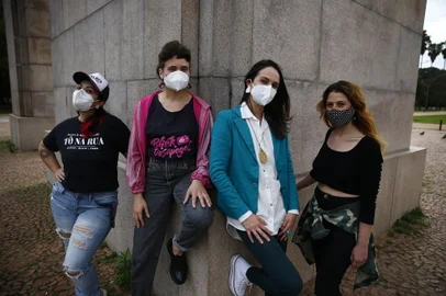 PORTO ALEGRE, RS, BRASIL - 16.09.2021 - Coletivos, movimentos e iniciativas para impulsar a moda gaúcha com iniciativas voltadas para a pandemia/pós-pandemia. Na foto, Natalia Guasso, Camila Farina, Susana Jung e Pamela Morrison. (Foto: Félix Zucco/Agencia RBS)<!-- NICAID(14891464) -->