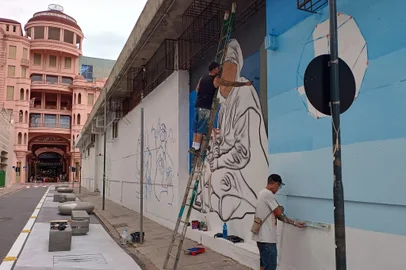 Travessa Passarinho - que está sendo reformulada junto à Travessa dos Cataventos, na Casa de Cultura Mario Quintana - começou a ganhar cores.PARA A COLUNA DA JU BUBLITZ<!-- NICAID(15905851) -->