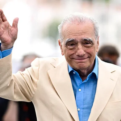 (FILES) US director Martin Scorsese waves during a photocall for the film "Killers of the Flower Moon" at the 76th edition of the Cannes Film Festival in Cannes, southern France, on May 21, 2023. The 74th Berlin International Film Festival will award US-director, producer and screenwriter Martin Scorsese the Honorary Golden Bear for his lifetime achievement in an award ceremony at the Berlinale Palast on February 20, 2024, the festival's press office announced on December 21, 2023. (Photo by LOIC VENANCE / AFP)Editoria: ACELocal: CannesIndexador: LOIC VENANCESecao: film festivalFonte: AFPFotógrafo: STF<!-- NICAID(15631983) -->