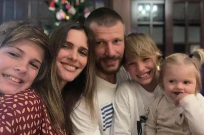 Fernanda Lima e Rodrigo Hilbert com os filhos<!-- NICAID(14751210) -->
