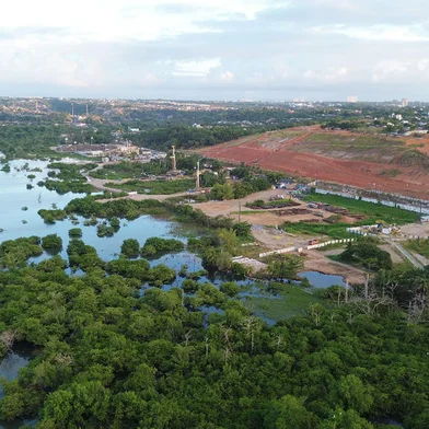 Imagem obtida com drone mostra casas evacuadas no bairro do Bebedouro, em Maceió, Alagoas, na segunda-feira, 04 de dezembro de 2023.Crédito : Paulo Nemézio/Especial<!-- NICAID(15616977) -->