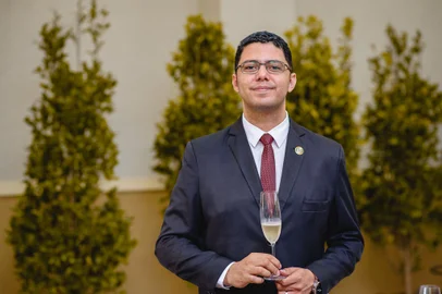 Wallace Gonçalves Neves é o melhor Sommelier do país em 2022<!-- NICAID(15258937) -->