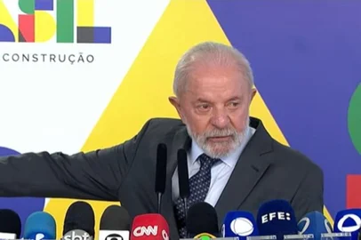 Presidente Lula condece entrevista coletiva no Palácio do Planalto<!-- NICAID(16051447) -->