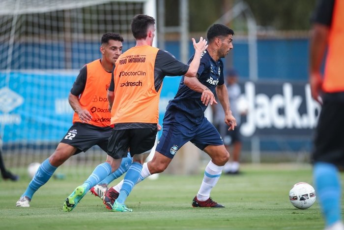 Grêmio goleia Novo Hamburgo em jogo-treino